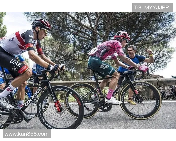 威柯姆与雷丁的激烈对决谁能在赛场上笑到最后