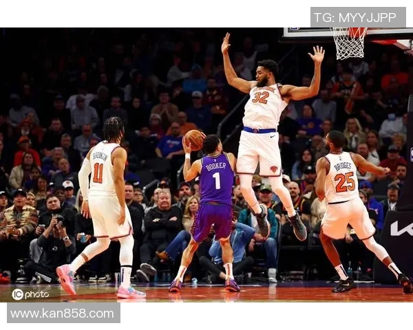 尼克斯与太阳的激烈对决NBA赛场上的精彩瞬间回顾与分析 尼克斯与太阳的激烈对决NBA赛场上的精彩瞬间回顾与分析